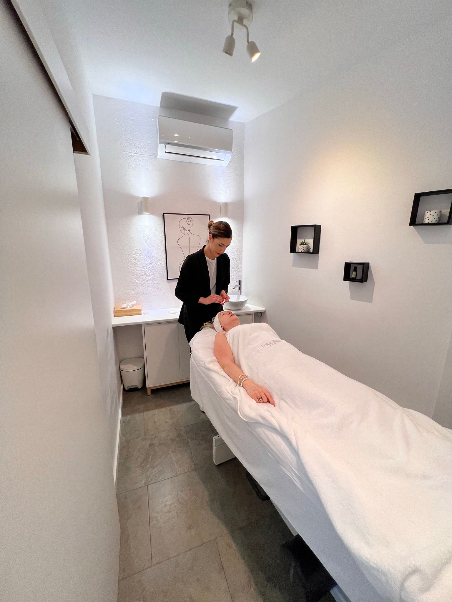 Vista general de la cabina de tratamientos