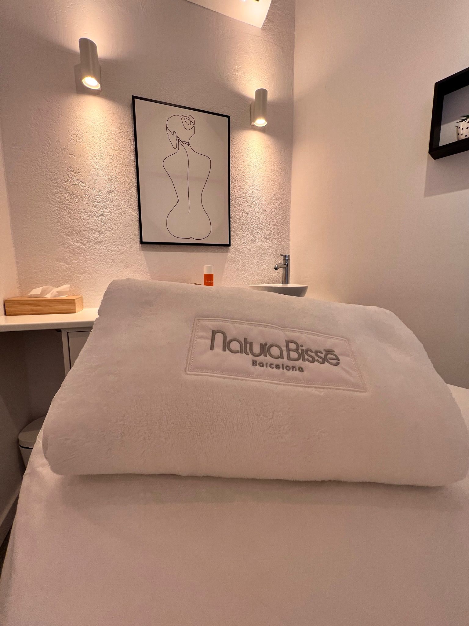 Productos Natura Bissé en camilla